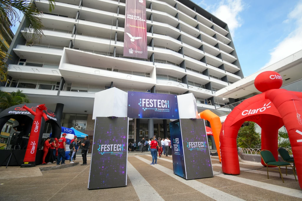 Entrada Festech